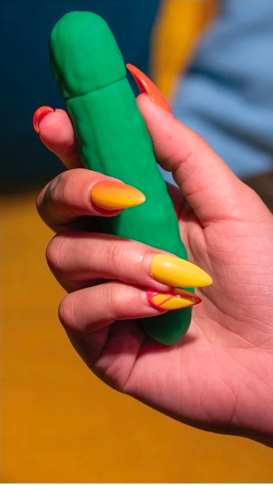 Emojibator Pickle